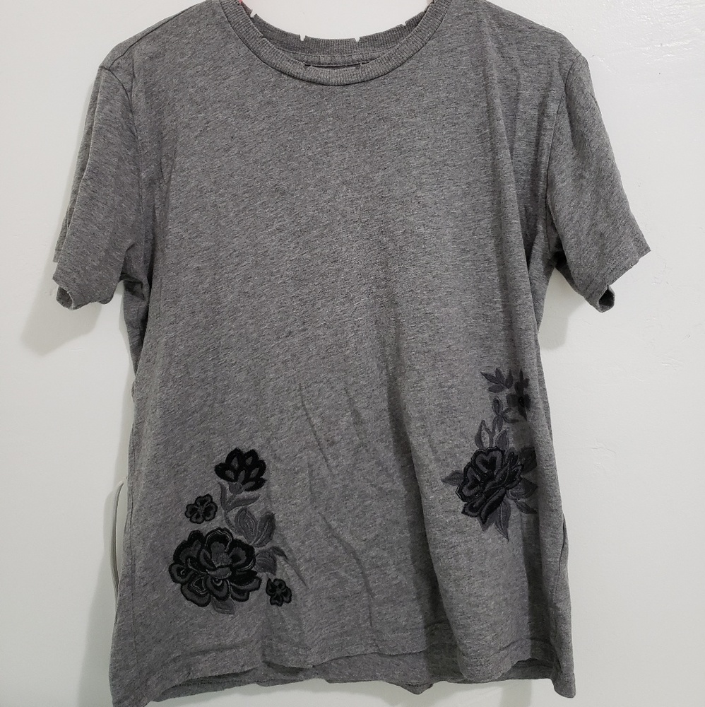 gray tee with flowers